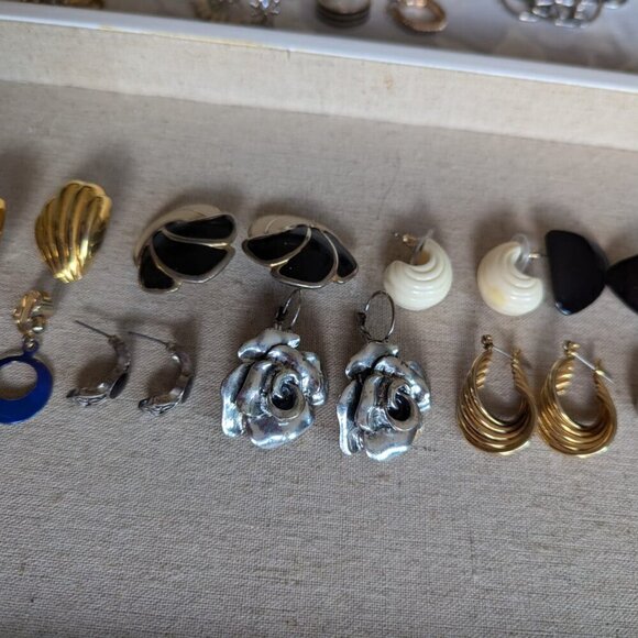 Vintage to New Lot of 9 Pair Earrings Gold Tone Dead Stock Late 80's - Picture 4 of 5